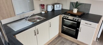 Cosy seaside stay with the family. Pet friendly! 