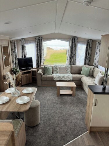 Cosy seaside stay with the family. Pet friendly! 