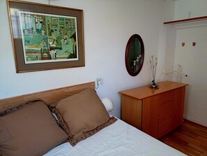 1 bedroom, iron/ironing board, WiFi, bed sheets - Detached one-bedroom house, terrace, garden and private parking.  (Aix-en-Provence)