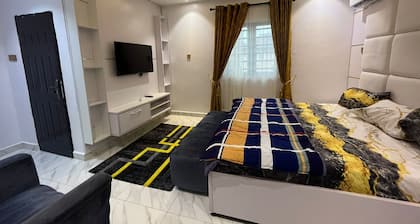 Cozy 2-bedroom apartment in Ikeja with AC, WiFi, & fully equipped kitchen.