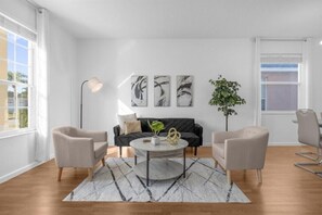 Fernseher, Tischtennisplatte