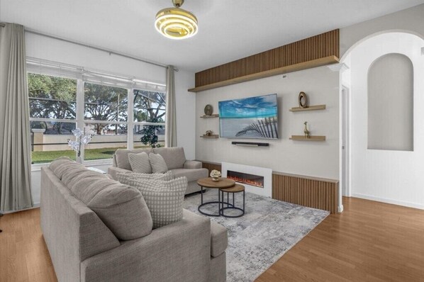 Télévision, table de tennis de table