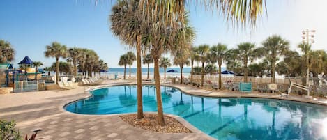 Piscine couverte, piscine extérieure