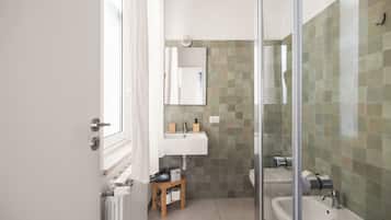 Deluxe Double Room | Bathroom