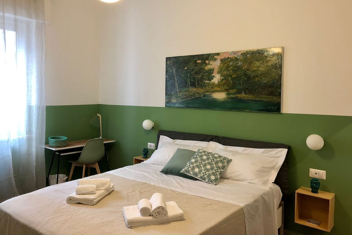 Deluxe Double Room | In-room safe, desk, soundproofing, iron/ironing board