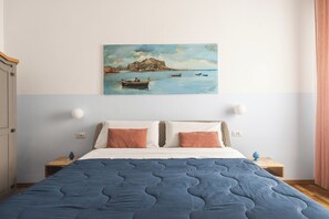 Deluxe Triple Room | Minibar, in-room safe, individually decorated, individually furnished - Dante Suites (Palermo)
