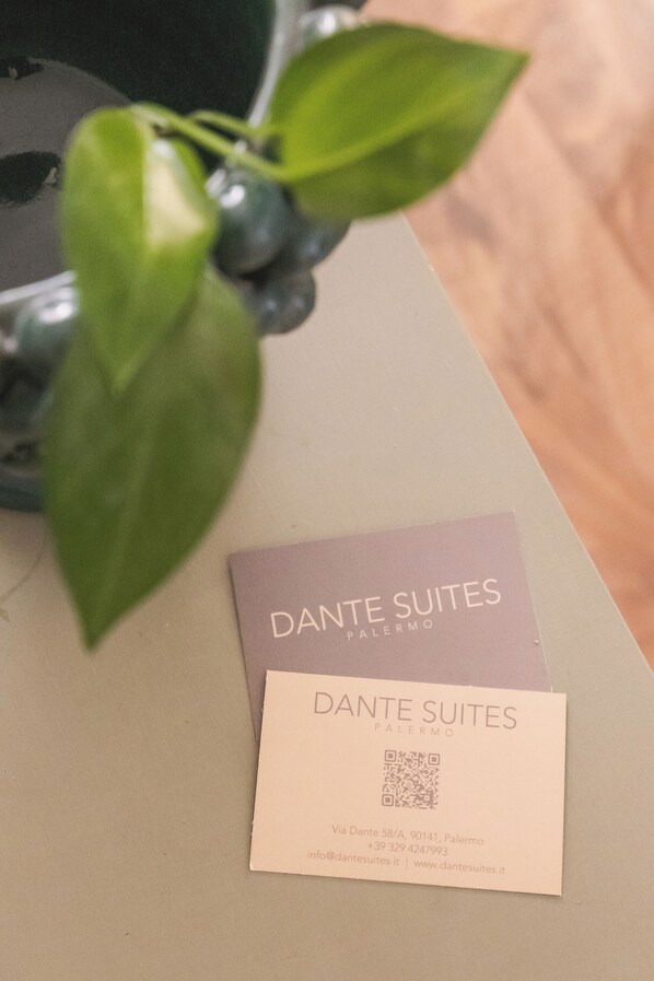 TV - Dante Suites (Palermo)