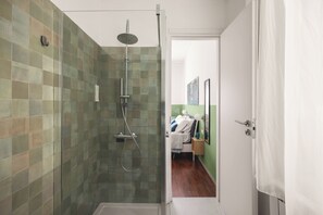 Deluxe Double Room | Bathroom | Shower, free toiletries, hair dryer, towels - Dante Suites (Palermo)