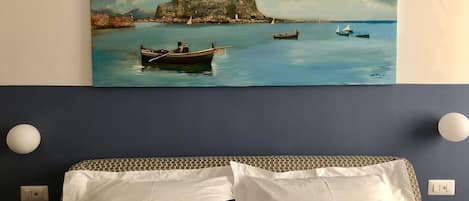 Deluxe Triple Room | In-room safe, desk, soundproofing, iron/ironing board