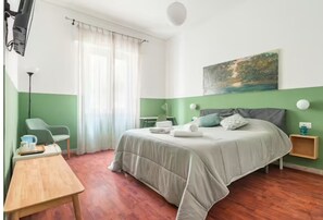 In-room safe, desk, soundproofing, iron/ironing board - Dante Suites (Palermo)
