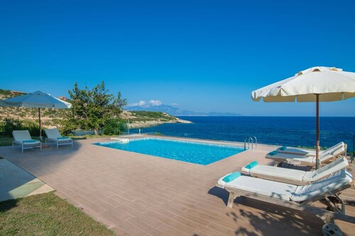 Villa Dejavu Vrahos by Villa Plus