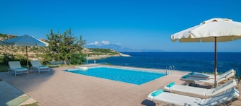 Villa Dejavu Vrahos by Villa Plus