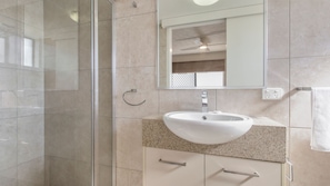 Shower, hair dryer, towels