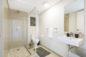 淋浴設備、風筒、提供毛巾、番梘