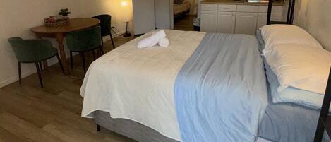 1 chambre, fer et planche à repasser, Wi-Fi, draps fournis