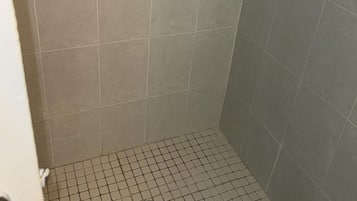 Hårtørrer, håndklæder, Sæbe, Toiletpapir