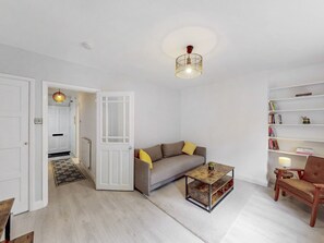 Books - Stylish flat in West Hampstead - Pass the Keys (London)
