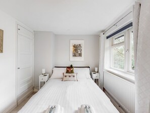 2 makuuhuonetta, silitysrauta/-lauta, ilmainen Wi-Fi, vuodevaatteet