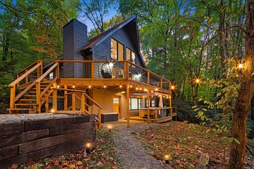 12 mins to Ski slopes: Hot Tub, Game Room, Cold Plunge, Fire Pit & Coffee Bar!