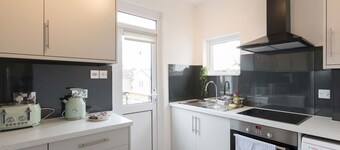Pass the Keys | Cosy Flat in Leigh | Sea View