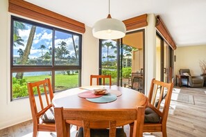Dining - Charming 2-bedroom Villa A/C, Pool, hot tub, Beach Front property, Free Parking! (Lihue)