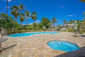 Outdoor pool - Charming 2-bedroom Villa A/C, Pool, hot tub, Beach Front property, Free Parking! (Lihue)