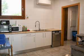 Kühlschrank, Mikrowelle, Ofen, Geschirrspüler