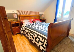 2 bedrooms, WiFi, bed sheets - 2 Bedroom Home: Stay 15min train ride from Paris with WiFi (Sarcelles)