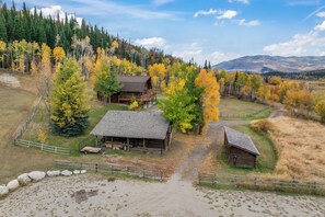 Exterior - 4-bedroom, plant-based living Cabin on 35 Acres in Steamboat Springs! (Steamboat Springs)