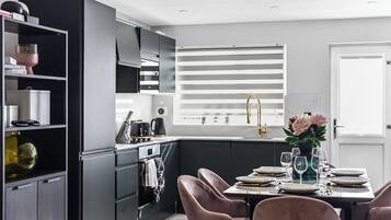 Fridge, microwave, oven, stovetop