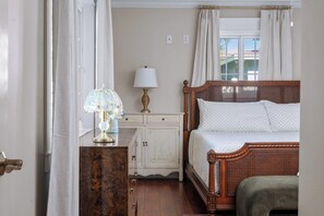 5 bedrooms, desk, iron/ironing board, travel cot