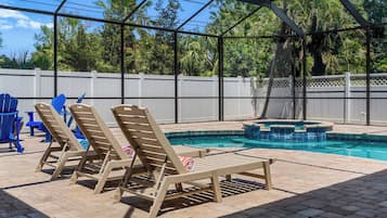 Een verwarmd zwembad