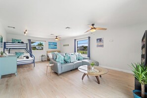 4 habitaciones, escritorio, wifi y ropa de cama