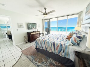 1 dormitorio, tabla de planchar con plancha, wifi y ropa de cama