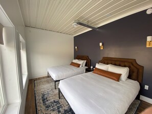 3 bedrooms, desk, iron/ironing board, travel cot