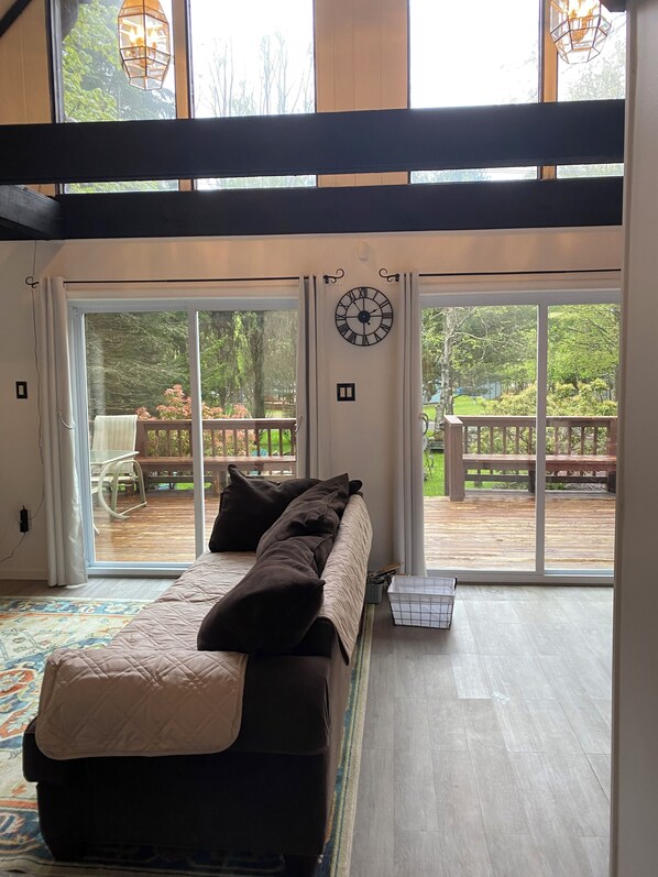 Smart TV, fireplace, table football, books - Charming 3-bedroom house with AC and WiFi in Albrightsville. (Albrightsville)