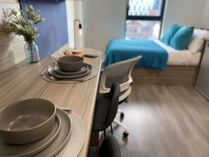 Studio, Non Smoking | In-room dining