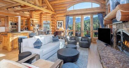 Luxuious Log Townhome w/Private Hot Tub