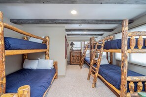 5 室のベッドルーム、アイロン / アイロン台、WiFi、ベッドシーツ