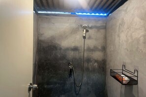 Soundproofing, free WiFi, bed sheets - Noah’s Ark Cannabis Bar Restaurant Hostel (Koh Samui)