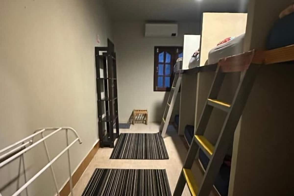 Dormitorio compartido básico | Insonorización y wifi gratis