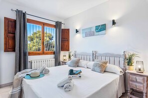 5 bedrooms, WiFi, bed sheets