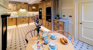 Dining - Stunning 2 bed historic townhouse in Oxfords heart (Oxford)
