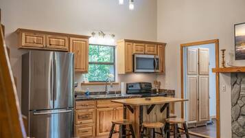 雪櫃、微波爐、焗爐、爐具