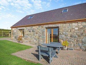 Outdoor dining - Siambr Cottage - UK48257 (Chwilog, near Pwllheli)