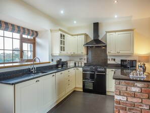 Dishwasher, high chair - Siambr Cottage - UK48257 (Chwilog, near Pwllheli)