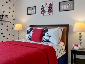 4 bedrooms, iron/ironing board, WiFi, bed sheets - Adorable townhome remodeled with comfort and relaxation in mind! Splash Pool! (Kissimmee)