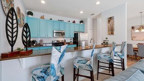 Coffee/tea maker, fridge, microwave, oven - Adorable townhome remodeled with comfort and relaxation in mind! Splash Pool! (Kissimmee)