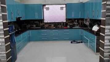 Fridge, microwave