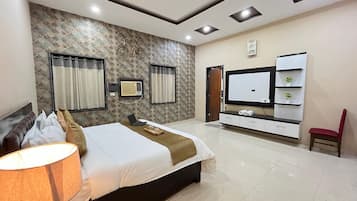 6 bedrooms, WiFi, bed sheets, wheelchair access